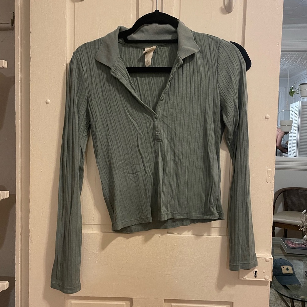 Blue ribbed button collar top
